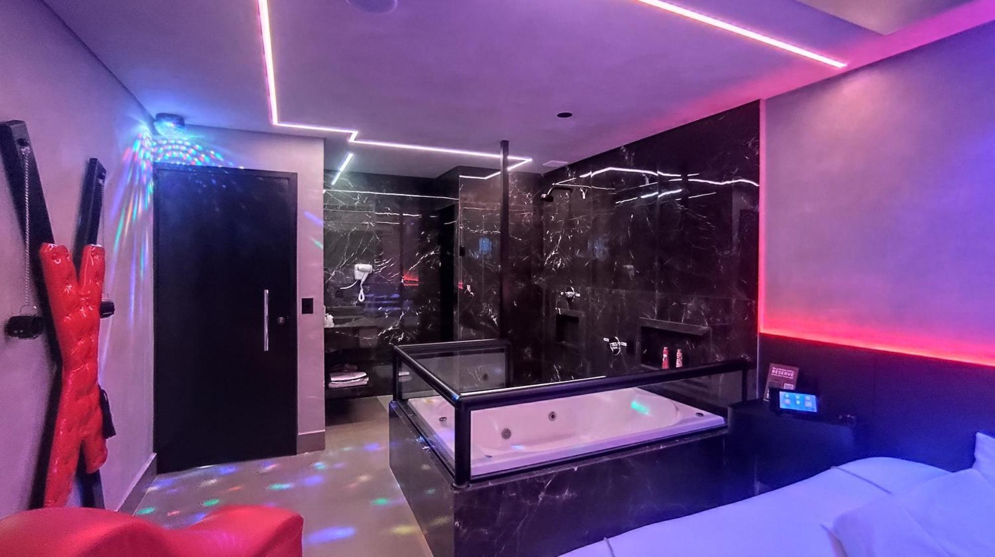 Love hotel Marselha 5